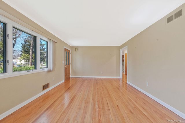 223 Connetquot Road, Bayport, NY 11705