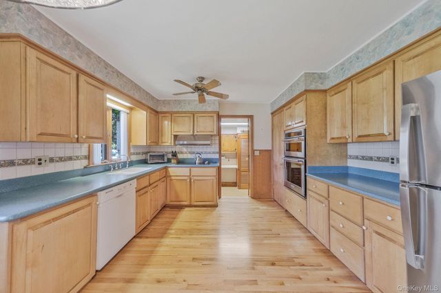 223 Connetquot Road, Bayport, NY 11705