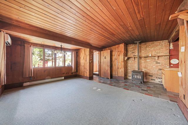 223 Connetquot Road, Bayport, NY 11705