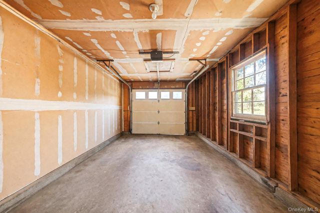 223 Connetquot Road, Bayport, NY 11705