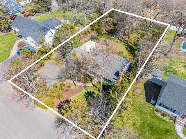 223 Connetquot Road, Bayport, NY 11705