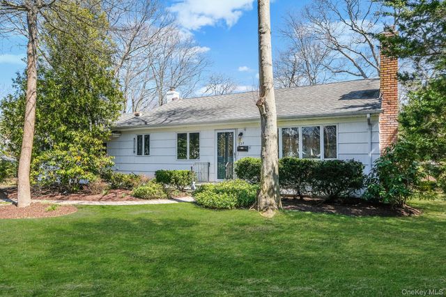 223 Connetquot Road, Bayport, NY 11705