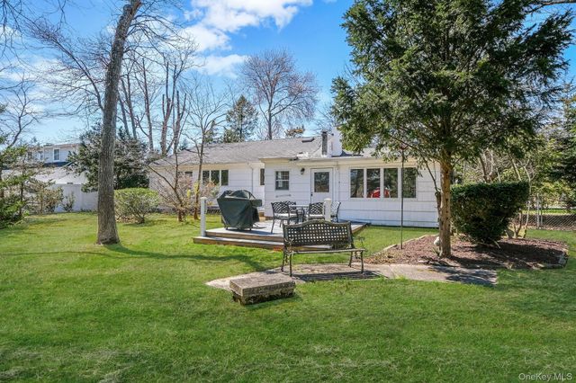 223 Connetquot Road, Bayport, NY 11705