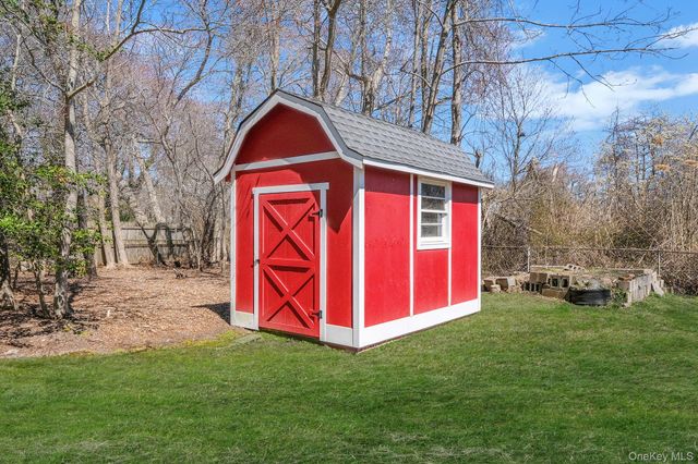 223 Connetquot Road, Bayport, NY 11705