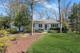223 Connetquot Road, Bayport, NY 11705