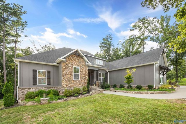 40 Ridge Bluff Circle, Huntsville, AL 35803