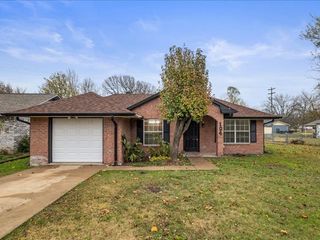 104 S Poplar Street, Leonard, TX 75452