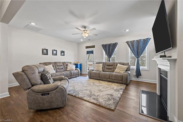 1355 Ouray Drive, Kernersville, NC 27284