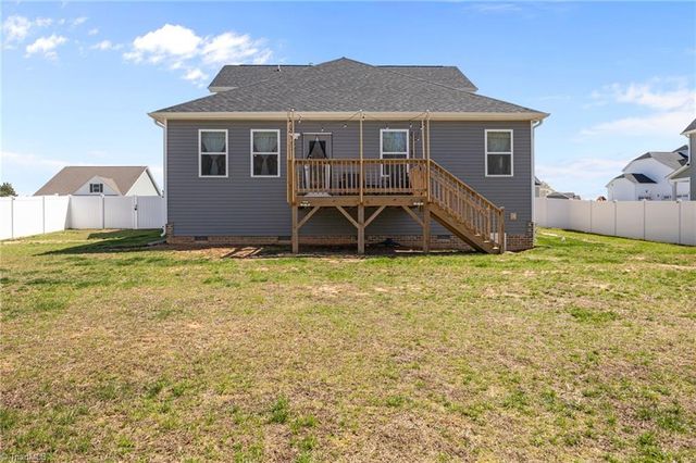 1355 Ouray Drive, Kernersville, NC 27284