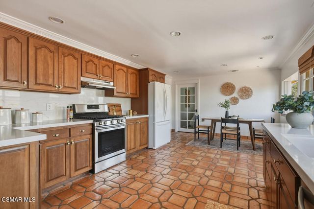 376 S Ventu Park Road, Newbury Park, CA 91320