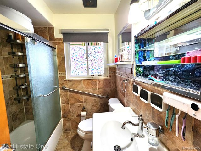 14203 BARCLAY Street, Dearborn, MI 48126