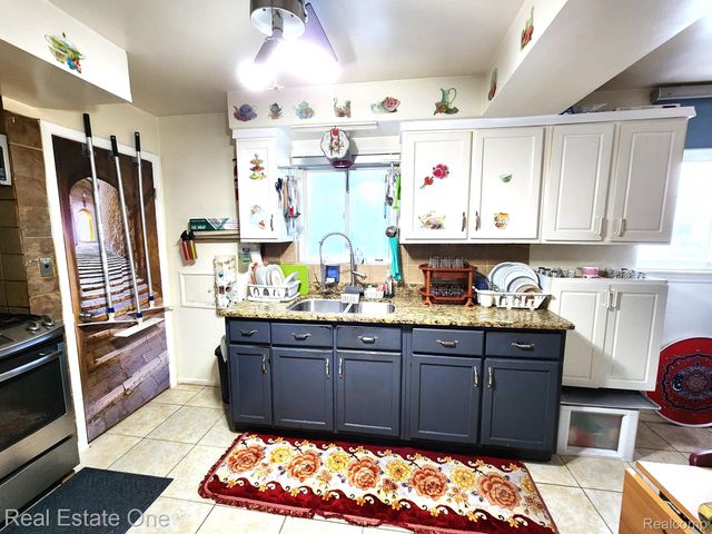 14203 BARCLAY Street, Dearborn, MI 48126