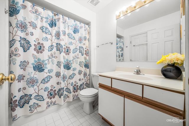 308 Chesapeake Lane, Bloomingdale, IL 60108