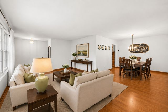 308 Chesapeake Lane, Bloomingdale, IL 60108