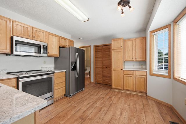 17700 41st Avenue N 80, Plymouth, MN 55446