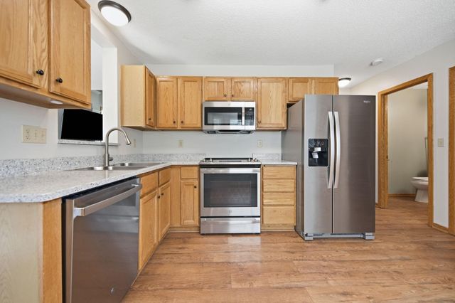 17700 41st Avenue N 80, Plymouth, MN 55446