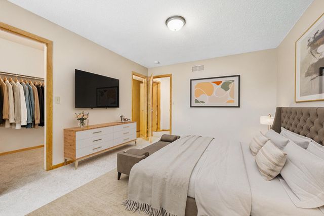 17700 41st Avenue N 80, Plymouth, MN 55446