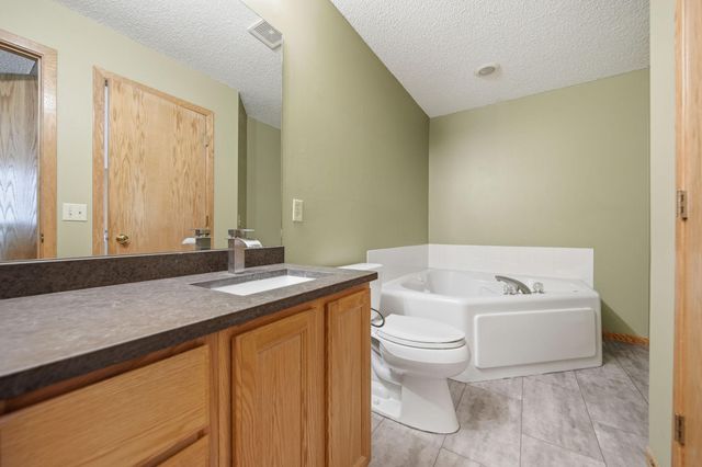 17700 41st Avenue N 80, Plymouth, MN 55446
