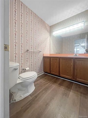 37547 Legends Trail Drive, Farmington, MI 48331