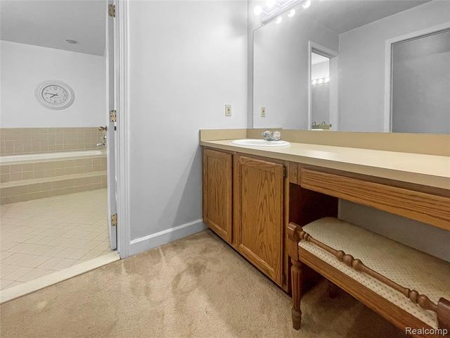 37547 Legends Trail Drive, Farmington, MI 48331