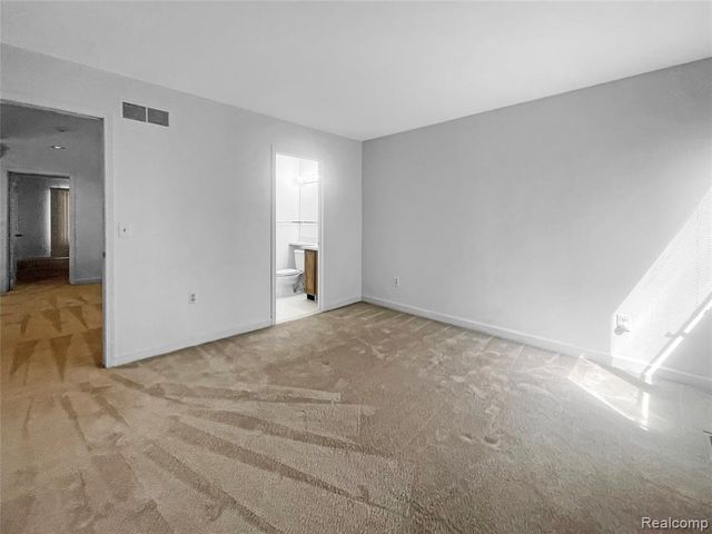 37547 Legends Trail Drive, Farmington, MI 48331