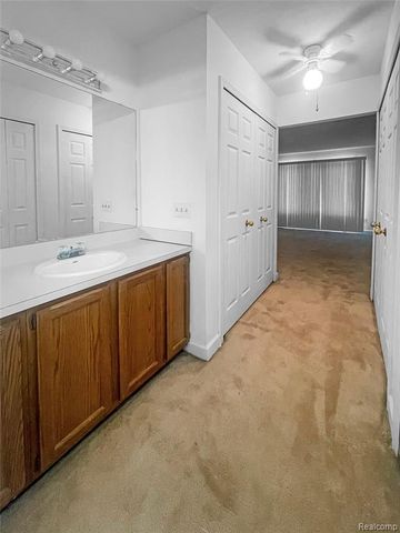 37547 Legends Trail Drive, Farmington, MI 48331
