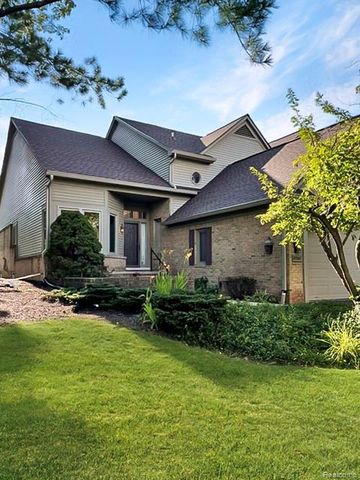37547 Legends Trail Drive, Farmington, MI 48331