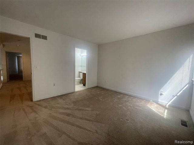 37547 Legends Trail Drive, Farmington, MI 48331