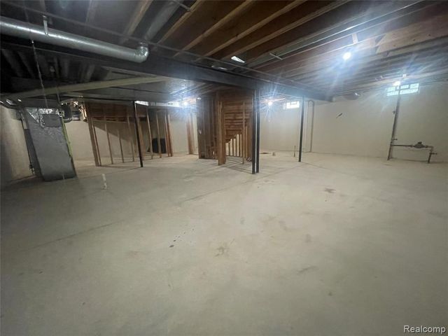 37547 Legends Trail Drive, Farmington, MI 48331