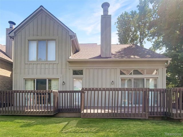 37547 Legends Trail Drive, Farmington, MI 48331