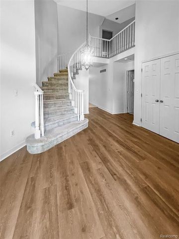 37547 Legends Trail Drive, Farmington, MI 48331