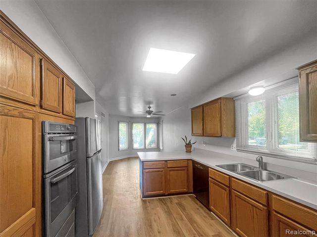 37547 Legends Trail Drive, Farmington, MI 48331