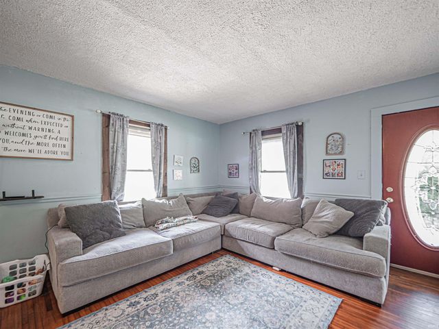 210 S East Street, Oakland City, IN 47660