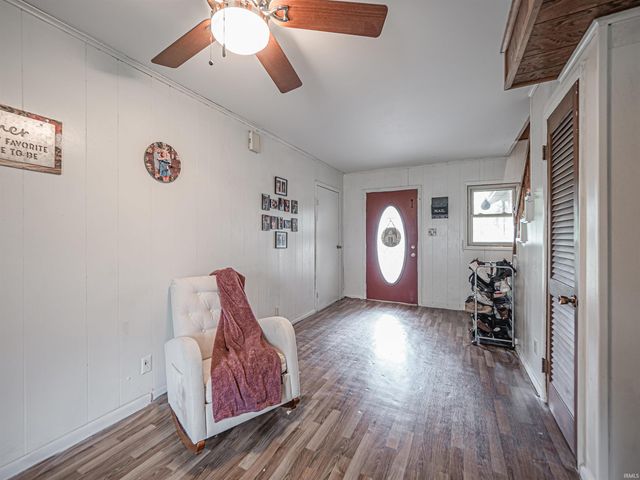 210 S East Street, Oakland City, IN 47660