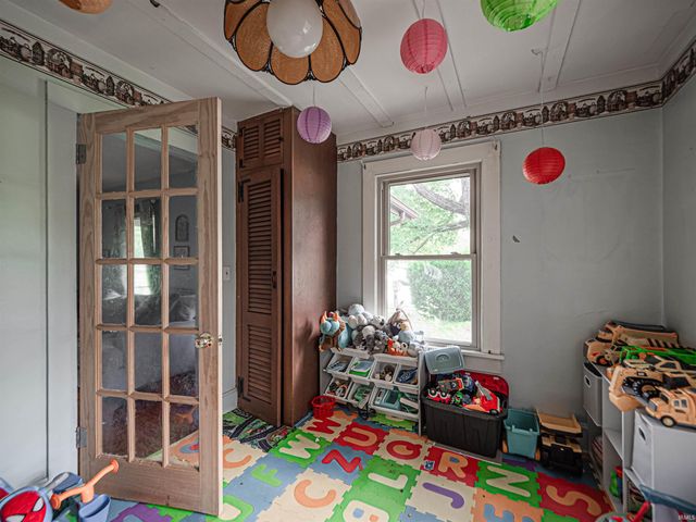 210 S East Street, Oakland City, IN 47660