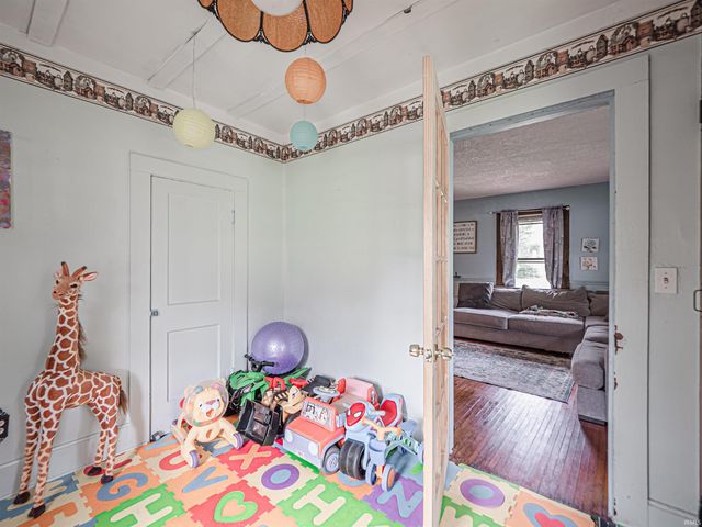 210 S East Street, Oakland City, IN 47660