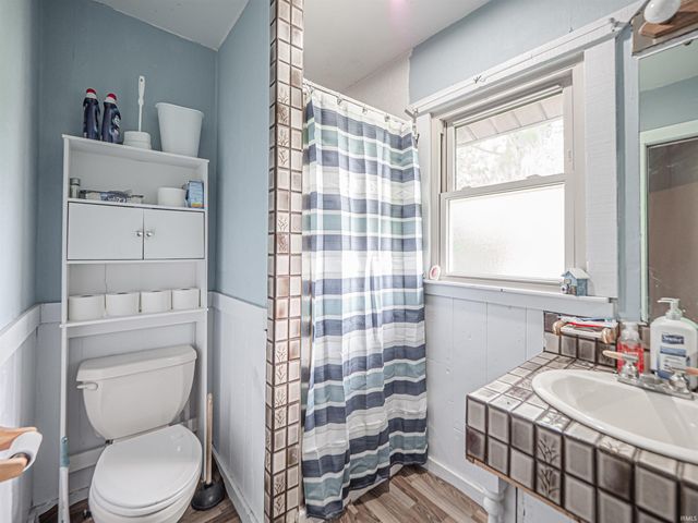 210 S East Street, Oakland City, IN 47660