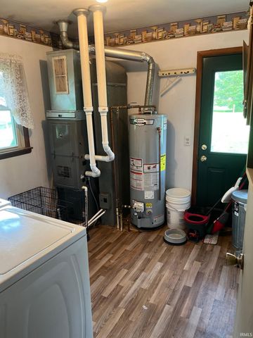 210 S East Street, Oakland City, IN 47660