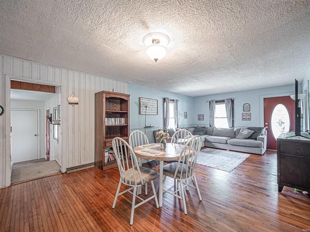 210 S East Street, Oakland City, IN 47660