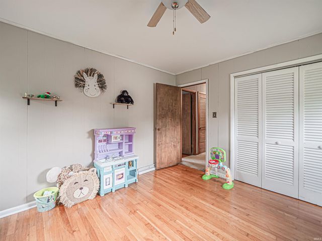 210 S East Street, Oakland City, IN 47660