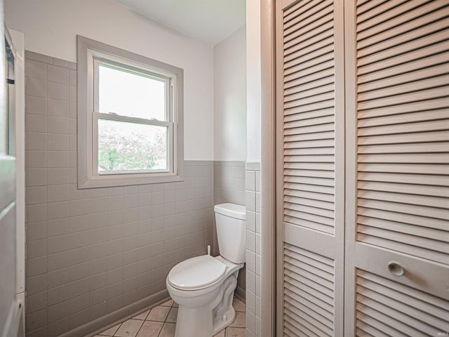 210 S East Street, Oakland City, IN 47660