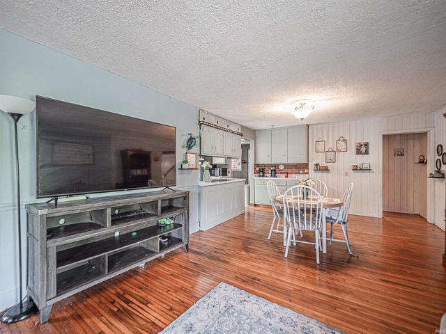 210 S East Street, Oakland City, IN 47660