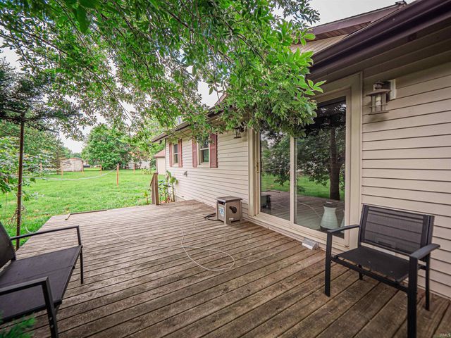 210 S East Street, Oakland City, IN 47660