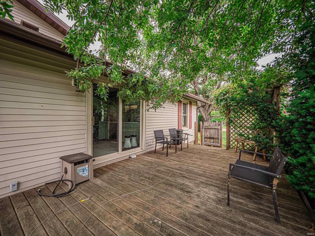 210 S East Street, Oakland City, IN 47660