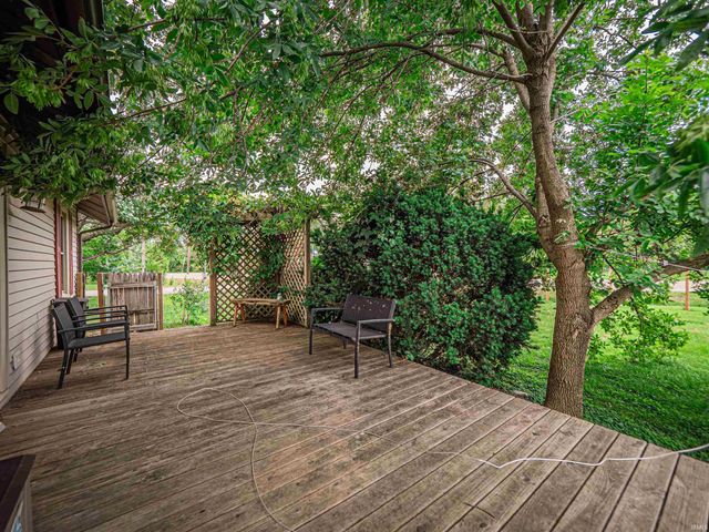 210 S East Street, Oakland City, IN 47660