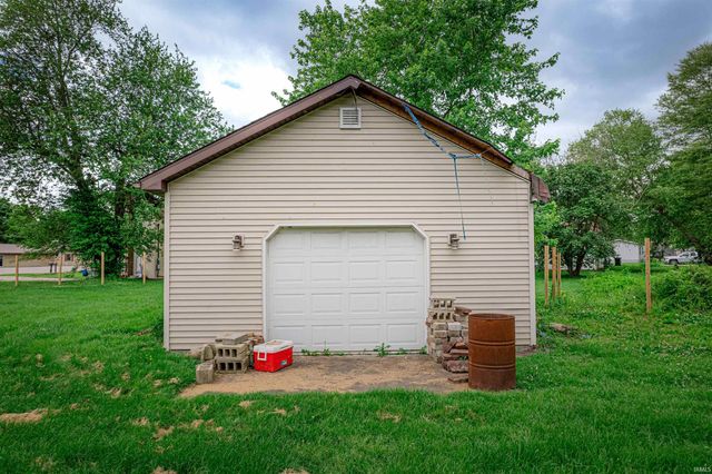 210 S East Street, Oakland City, IN 47660