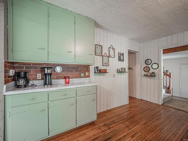 210 S East Street, Oakland City, IN 47660