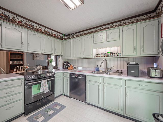 210 S East Street, Oakland City, IN 47660