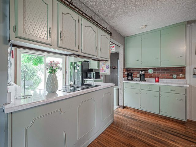 210 S East Street, Oakland City, IN 47660