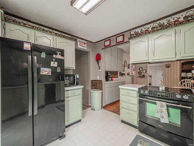 210 S East Street, Oakland City, IN 47660